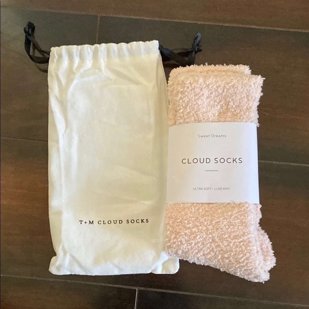 NWT T+M Cloud Socks in Light Pink Ultra Soft Luxe Knit w/ Pouch Stocking Stuffer